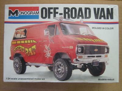 Off-Road Van (molded in color)- 1/24 scale