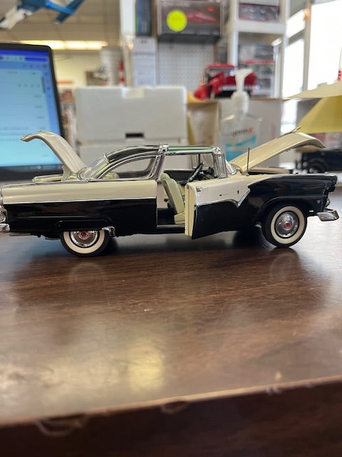 1955 Ford Fairlane Crown Victoria - 1/24 scale