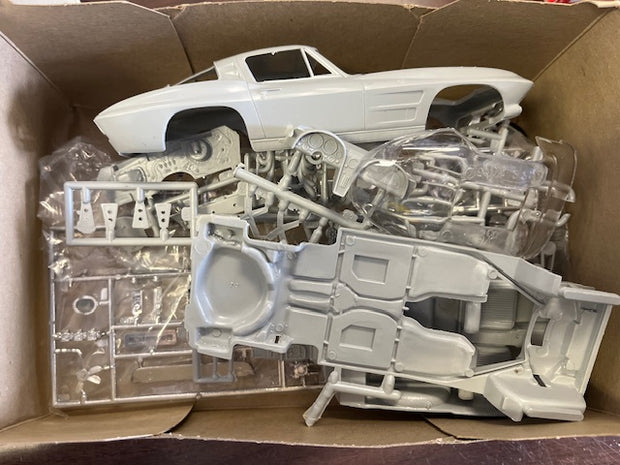 ‘63 Corvette Stingray (Cruisin USA)- 1/25 scale