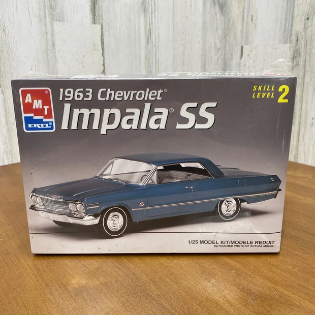 AMT Ertl 1963 Chevrolet Impala SS Model Kit 1:25