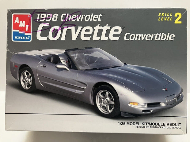 AMT ERTL #8329 1998 Chevrolet Corvette