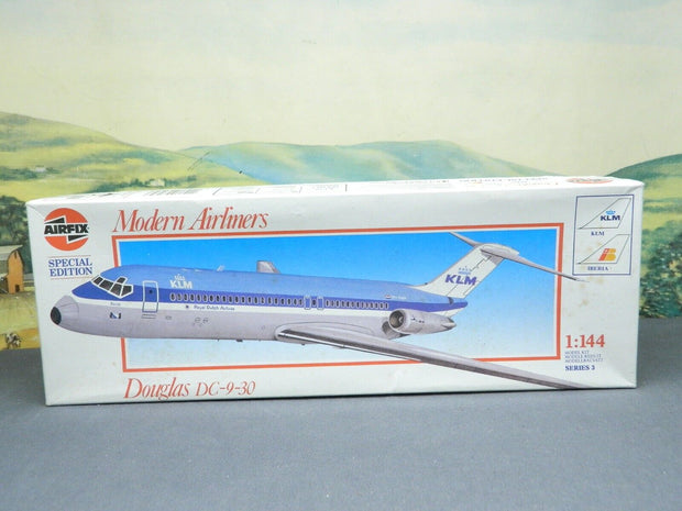 Douglas DC-9-30 Model kit