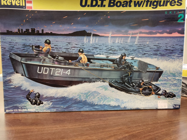 U.D.T. Boat W/figures